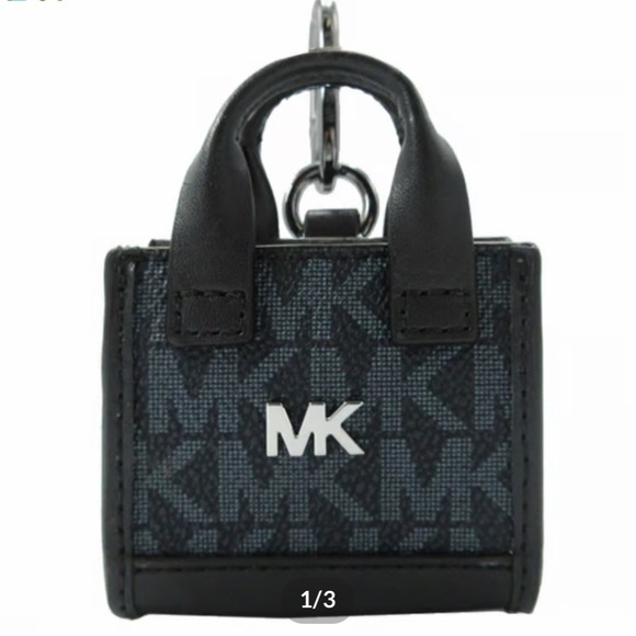 MICHAEL KORS NWT LANYARD CASE FOR APPLE AIRPODS PRO 2.5"W X 2.75"H X1"D - Picture 3 of 3